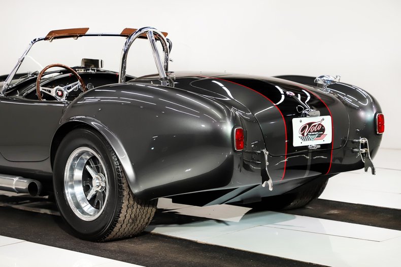 Unknown-Cobra-1965-Grigio-Silverstone-Black-Leather-49