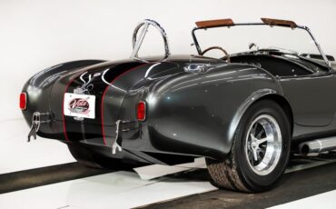Unknown-Cobra-1965-Grigio-Silverstone-Black-Leather-8