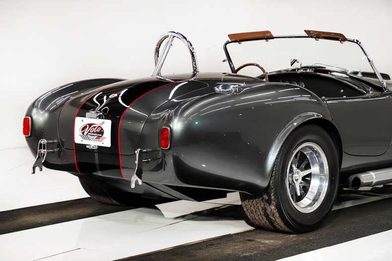 Unknown-Cobra-1965-Grigio-Silverstone-Black-Leather-8