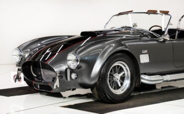 Unknown-Cobra-1965-Grigio-Silverstone-Black-Leather-9