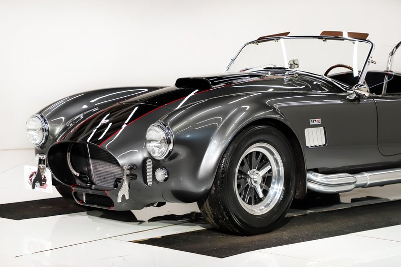 Unknown-Cobra-1965-Grigio-Silverstone-Black-Leather