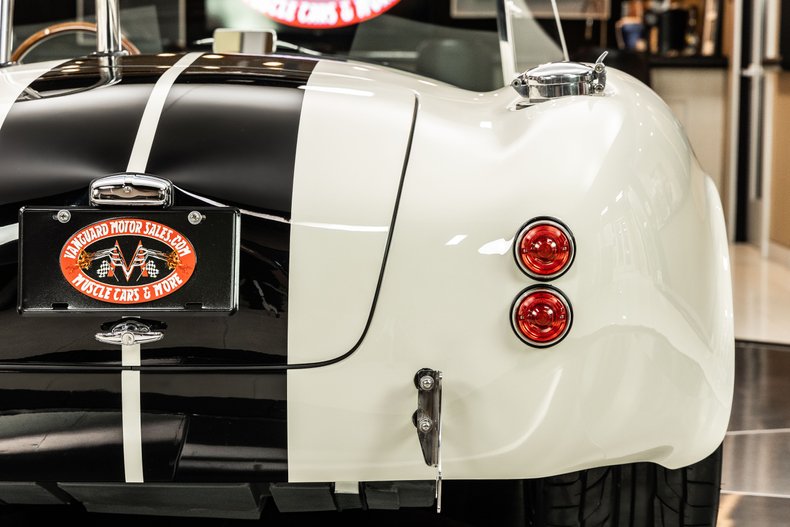 Unknown-Cobra-1965-White-Black-36