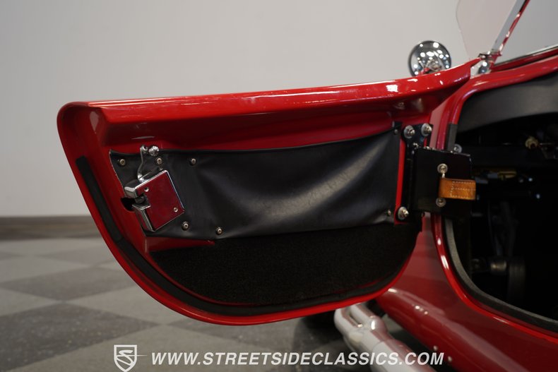 Unknown-Cobra-1966-Red-Black-39