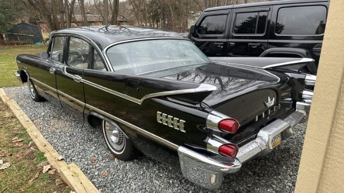 Unknown-Coronet-1959-Black-BlackYellow
