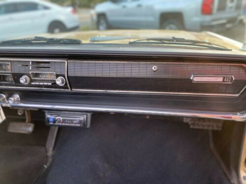 Unknown-Coronet-1967-Gold-Black-1