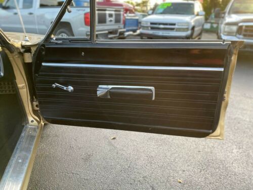 Unknown-Coronet-1967-Gold-Black-4