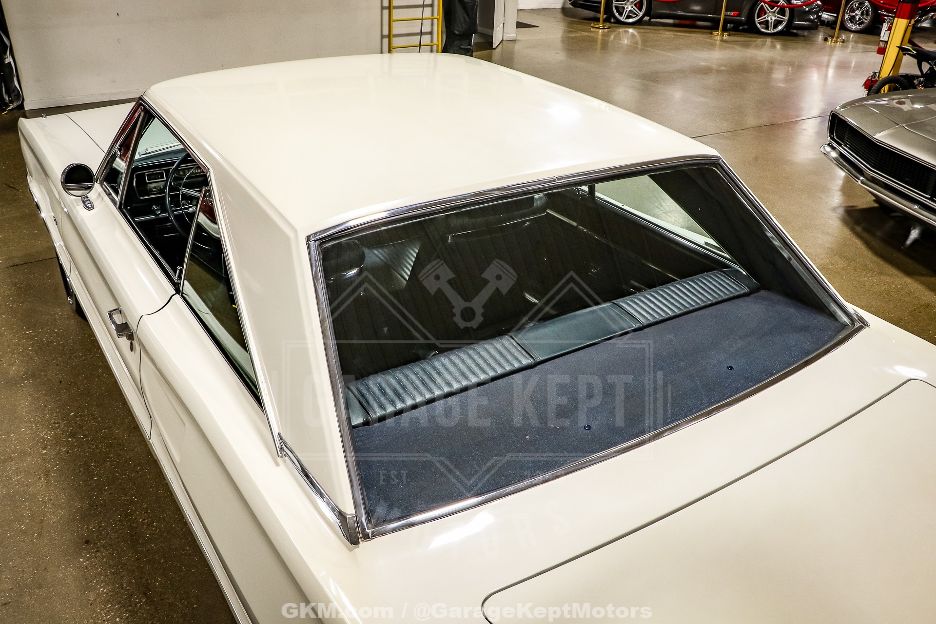 Unknown-Coronet-1967-White-Blue-11