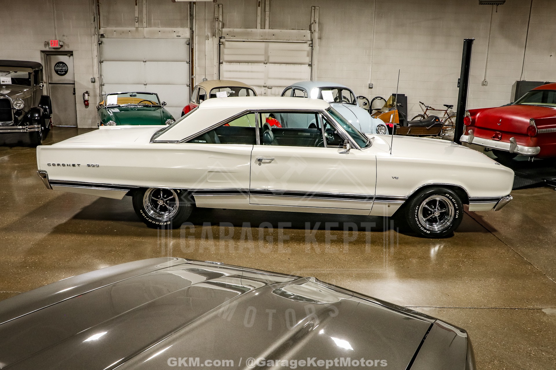 Unknown-Coronet-1967-White-Blue-20