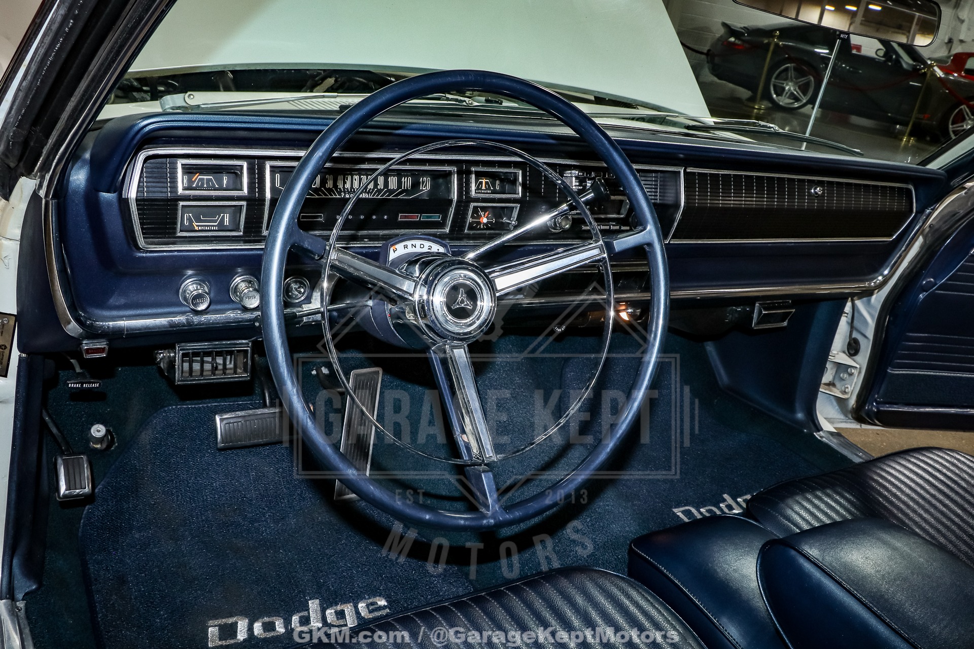 Unknown-Coronet-1967-White-Blue-3