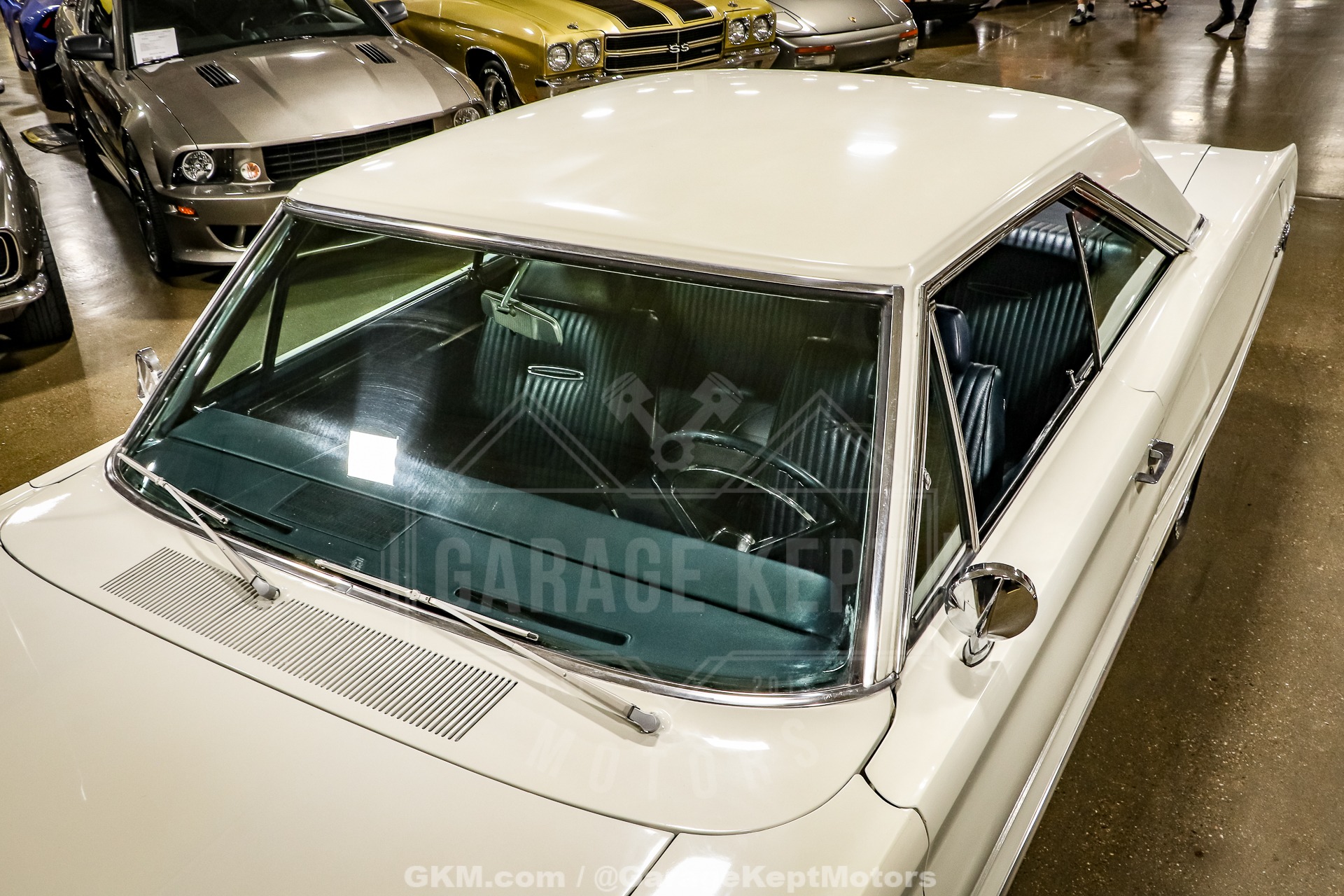 Unknown-Coronet-1967-White-Blue-32