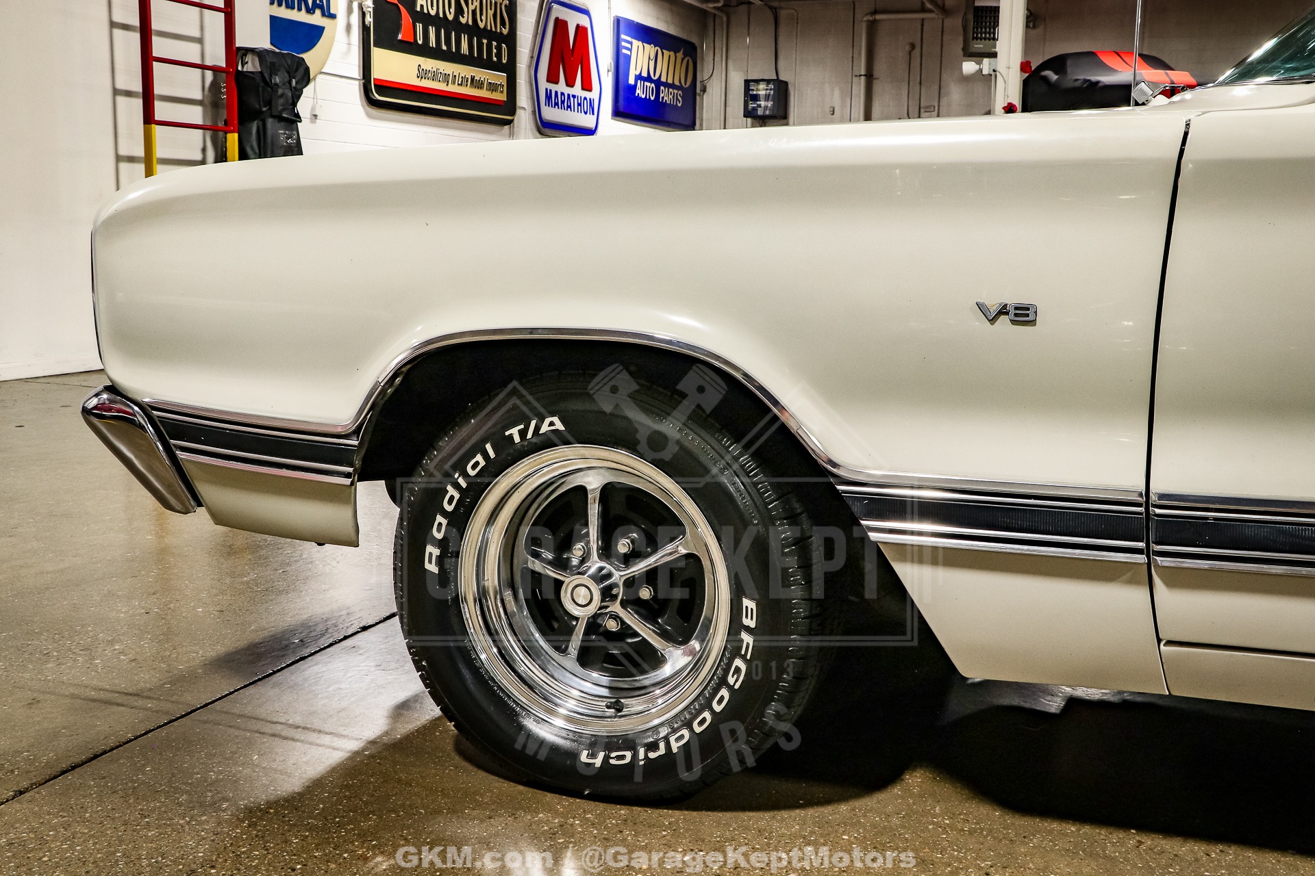 Unknown-Coronet-1967-White-Blue-38