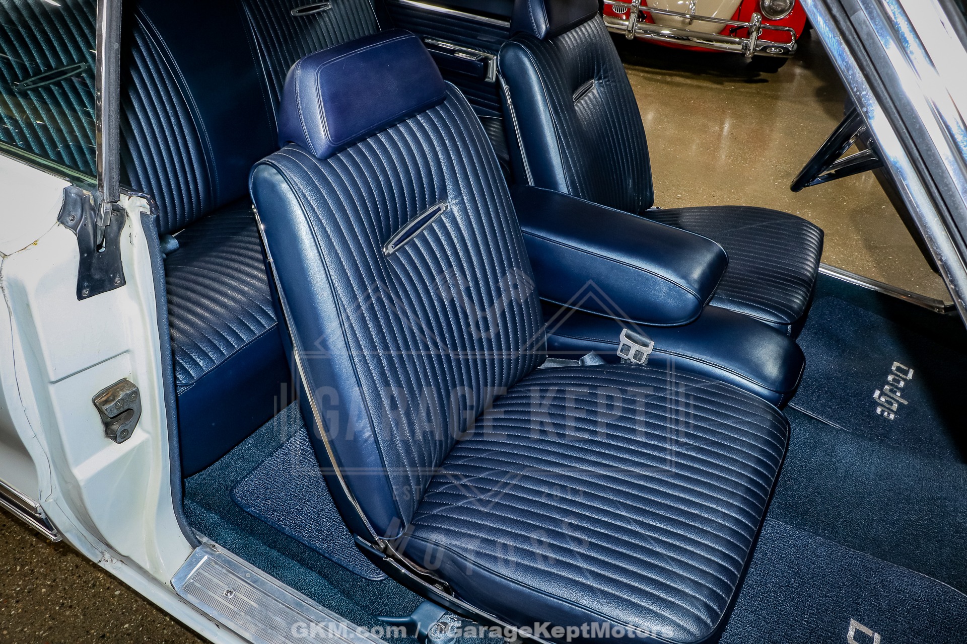 Unknown-Coronet-1967-White-Blue-4