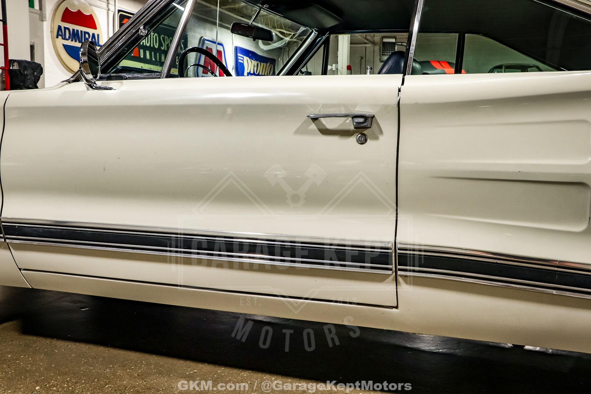Unknown-Coronet-1967-White-Blue-9
