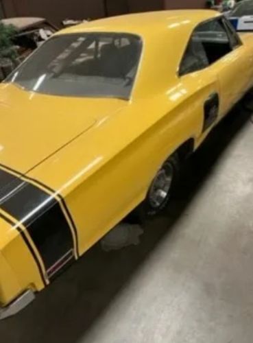 Unknown-Coronet-1970-Yellow-Black-11