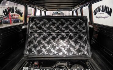 Unknown-Corvair-1962-Mango-Tango-Black-Houndstooth-19