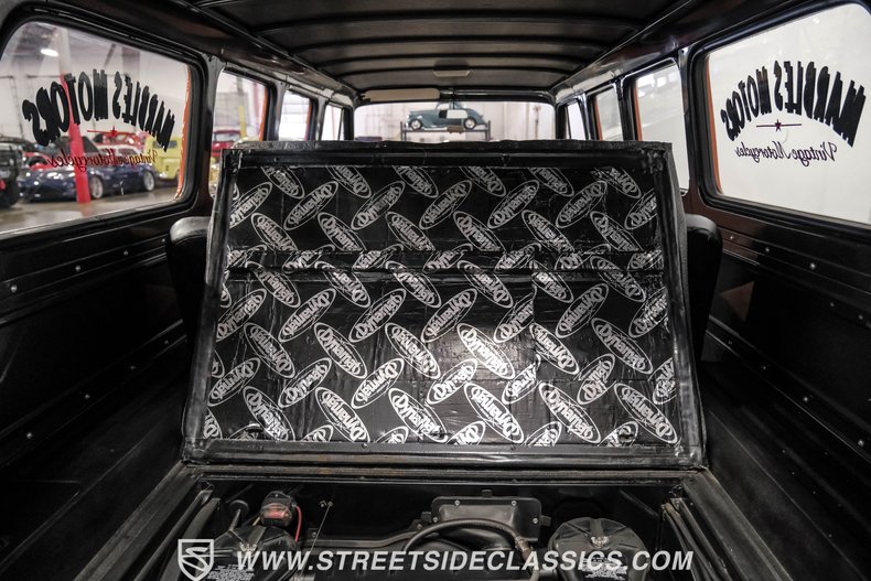 Unknown-Corvair-1962-Mango-Tango-Black-Houndstooth-19