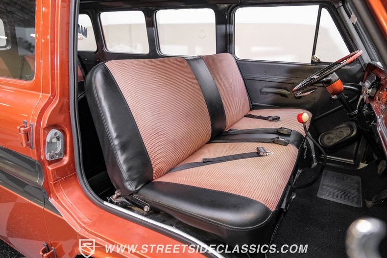 Unknown-Corvair-1962-Mango-Tango-Black-Houndstooth-43