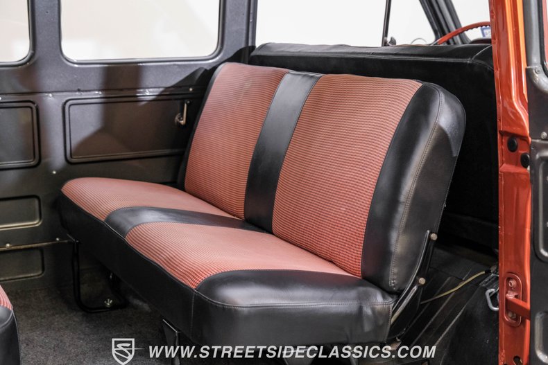 Unknown-Corvair-1962-Mango-Tango-Black-Houndstooth-44