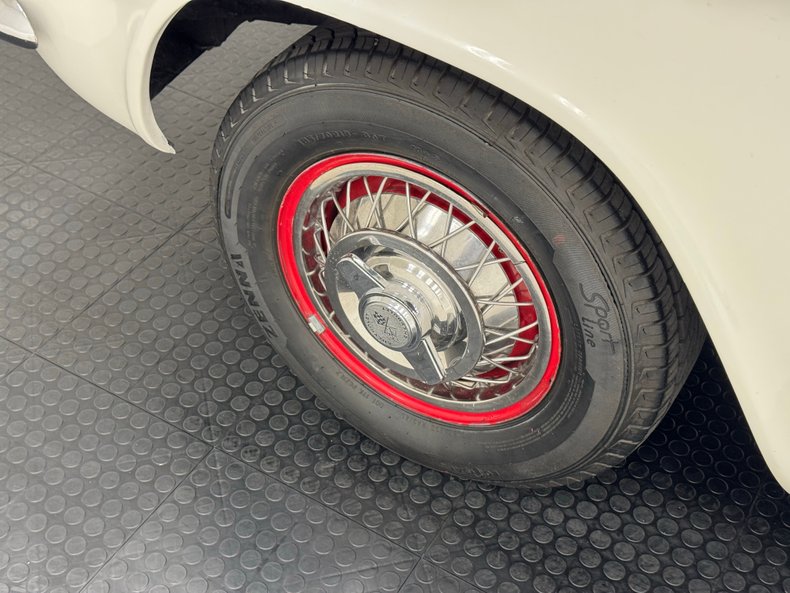 Unknown-Corvair-1963-Ermine-White-Red-18