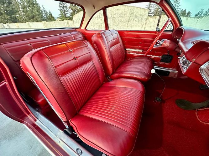 Unknown-Corvair-1963-Red-Red-vinyl-12