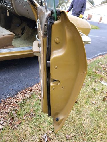 Unknown-Corvair-1965-Gold-Tan-13