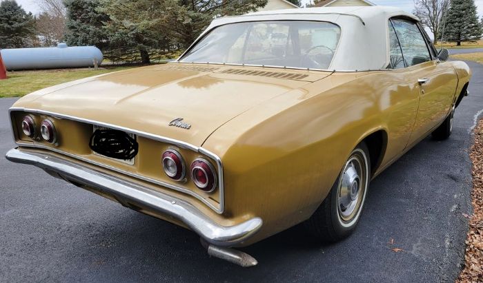 Unknown-Corvair-1965-Gold-Tan
