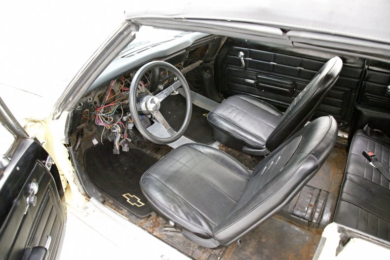 Unknown-Corvair-1968-Butternut-Yellow-Black-35
