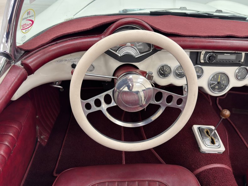 Unknown-Corvette-1953-Ermine-White-Burgundy-10