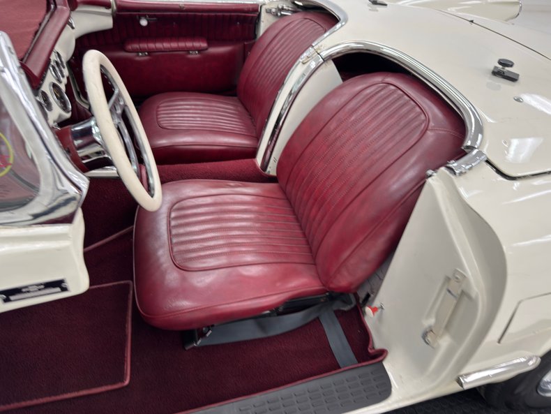 Unknown-Corvette-1953-Ermine-White-Burgundy-11