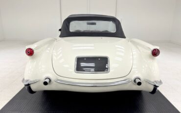 Unknown-Corvette-1953-Ermine-White-Burgundy-12
