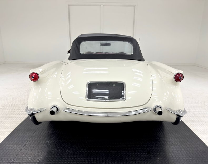 Unknown-Corvette-1953-Ermine-White-Burgundy-12