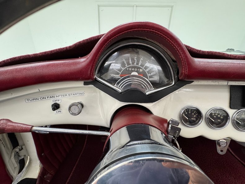 Unknown-Corvette-1953-Ermine-White-Burgundy-15