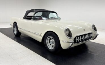 Unknown-Corvette-1953-Ermine-White-Burgundy-22