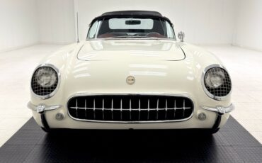 Unknown-Corvette-1953-Ermine-White-Burgundy-23