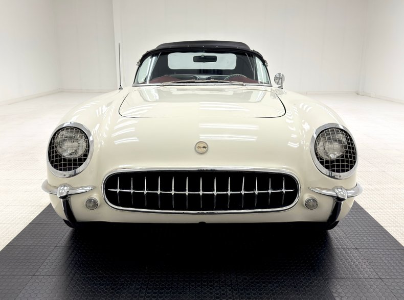 Unknown-Corvette-1953-Ermine-White-Burgundy-23