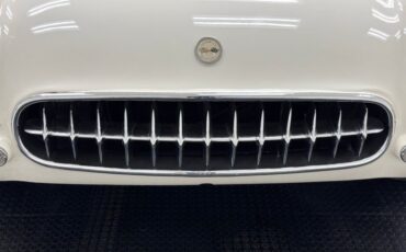 Unknown-Corvette-1953-Ermine-White-Burgundy-24