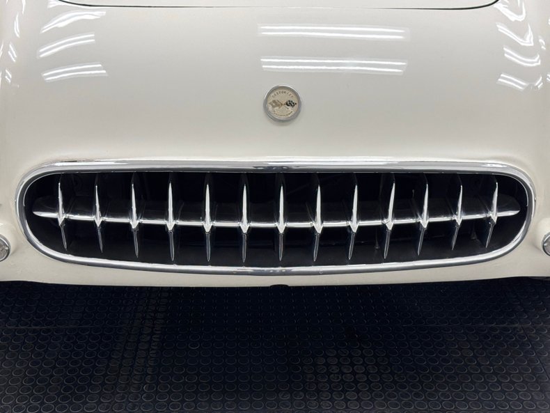 Unknown-Corvette-1953-Ermine-White-Burgundy-24