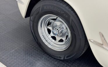 Unknown-Corvette-1953-Ermine-White-Burgundy-26