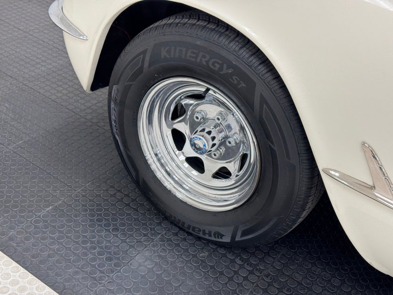 Unknown-Corvette-1953-Ermine-White-Burgundy-26