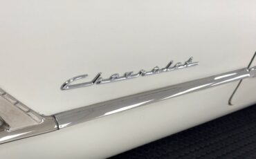 Unknown-Corvette-1953-Ermine-White-Burgundy-27