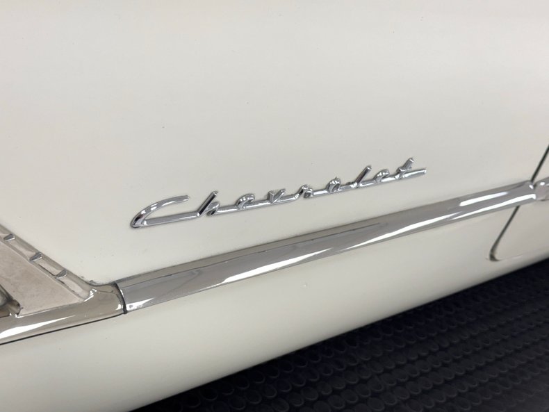 Unknown-Corvette-1953-Ermine-White-Burgundy-27