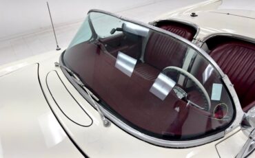 Unknown-Corvette-1953-Ermine-White-Burgundy-28