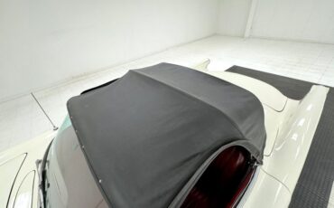 Unknown-Corvette-1953-Ermine-White-Burgundy-29