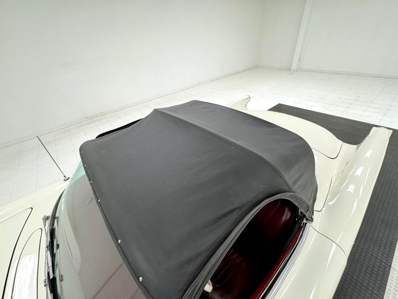 Unknown-Corvette-1953-Ermine-White-Burgundy-29