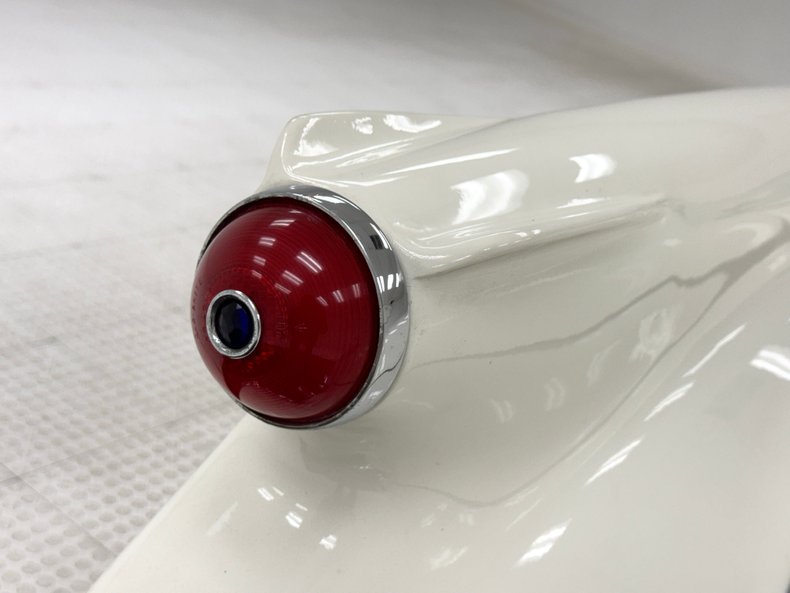 Unknown-Corvette-1953-Ermine-White-Burgundy-32