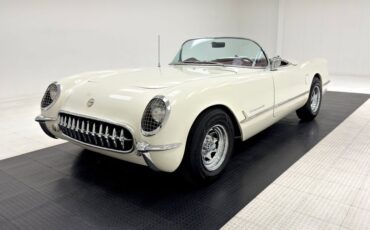 Unknown-Corvette-1953-Ermine-White-Burgundy