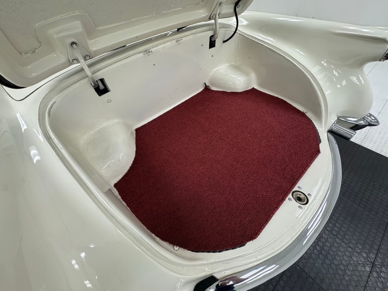 Unknown-Corvette-1953-Ermine-White-Burgundy-43