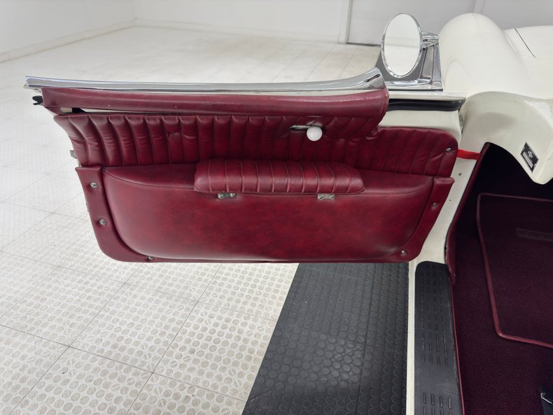 Unknown-Corvette-1953-Ermine-White-Burgundy-45