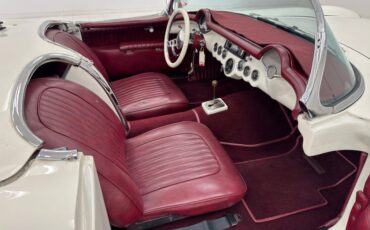 Unknown-Corvette-1953-Ermine-White-Burgundy-49