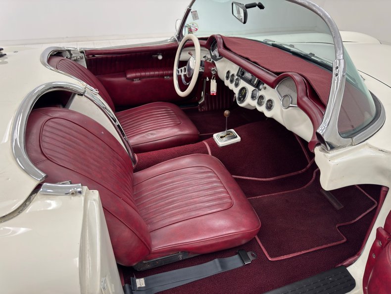 Unknown-Corvette-1953-Ermine-White-Burgundy-49